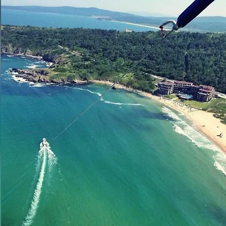 Апартамент Lilies Созопол