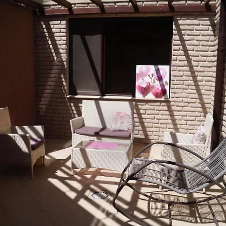 Lilies Apartment *