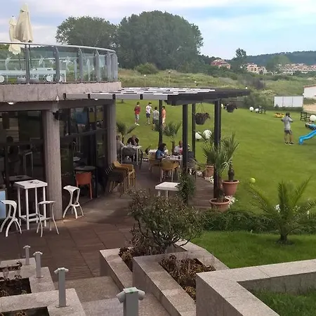 Lilies Апартамент