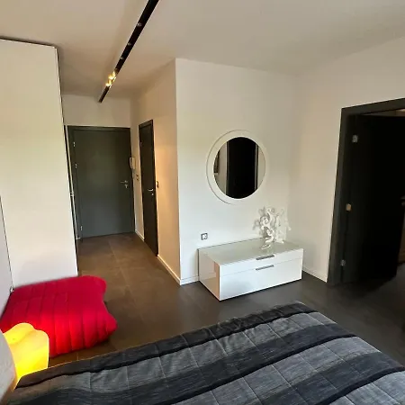 Lilies Apartment *