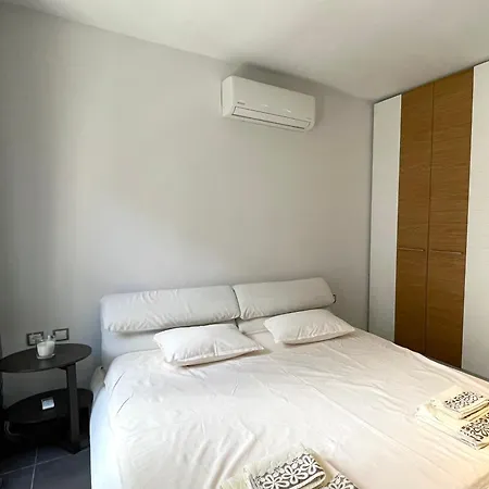 Lilies Apartment