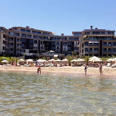 Lilies Апартамент